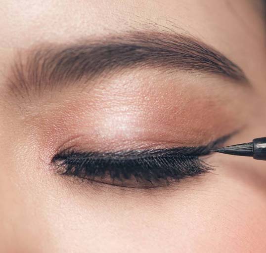 How to use the eyelash extensions to makeup